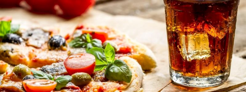 Pizza e bibita