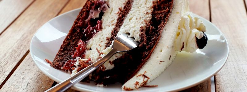 Torta in rifugio durante gita CAI