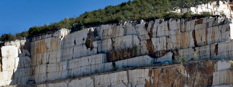 ESPERIENZA IMMERSIVA NEL BACINO DEL MARMO BOTTICINO CLASSICO