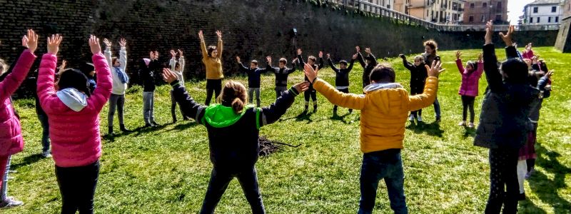 TUTTI GIU' PER TERRA - Large