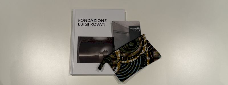 Pochette Ugandese in tessuto, conferenza e visita al museo dalla Fondazione Luigi Rovati per due persone