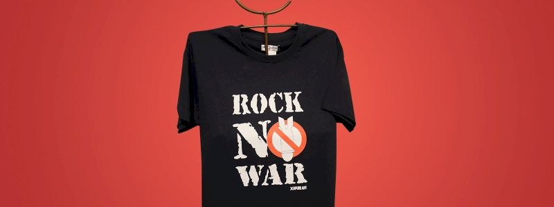 Una T-SHIRT che ti farà sentire ROCK!